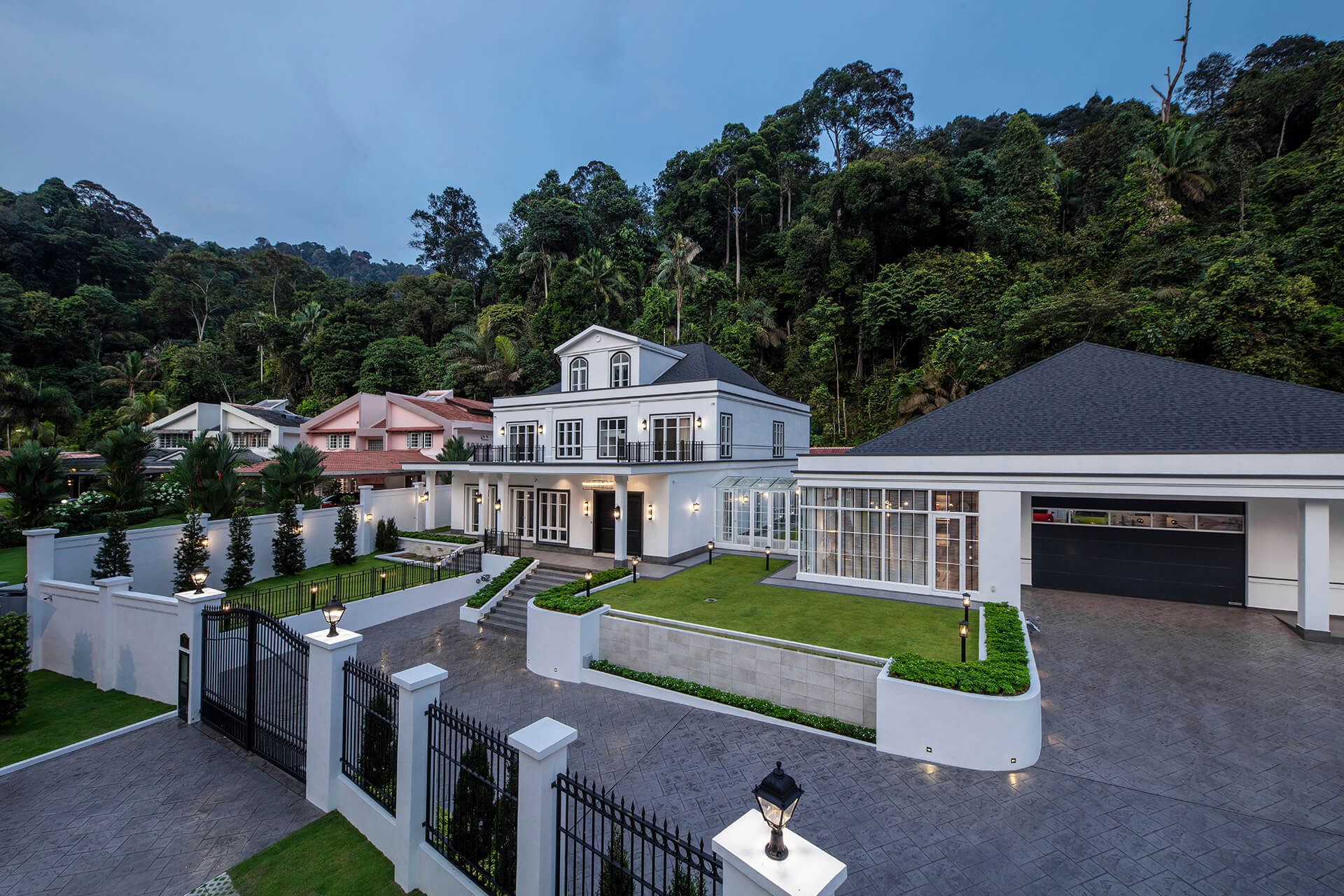 The White Mansion 10