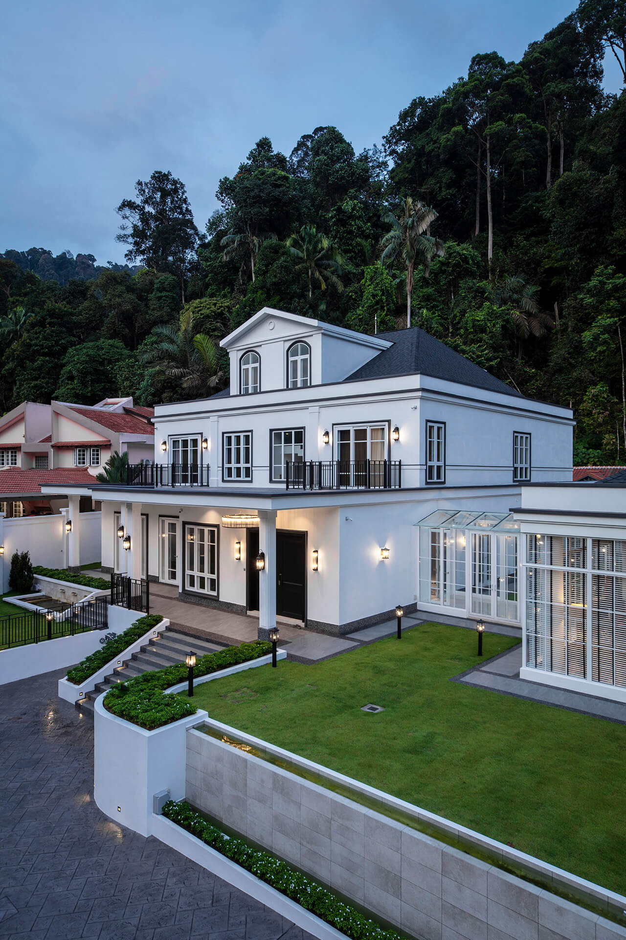 The White Mansion 11