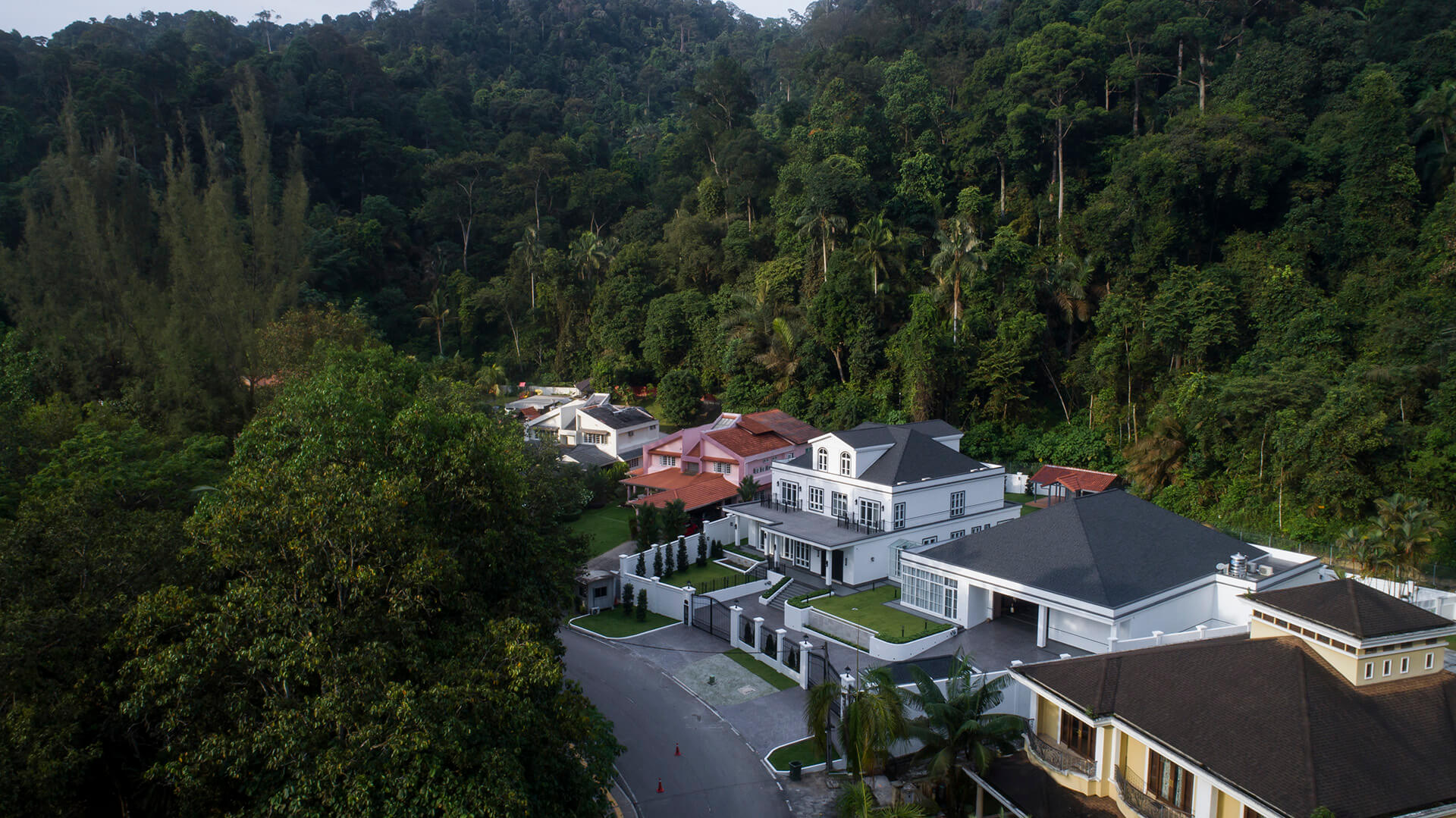 The White Mansion 16