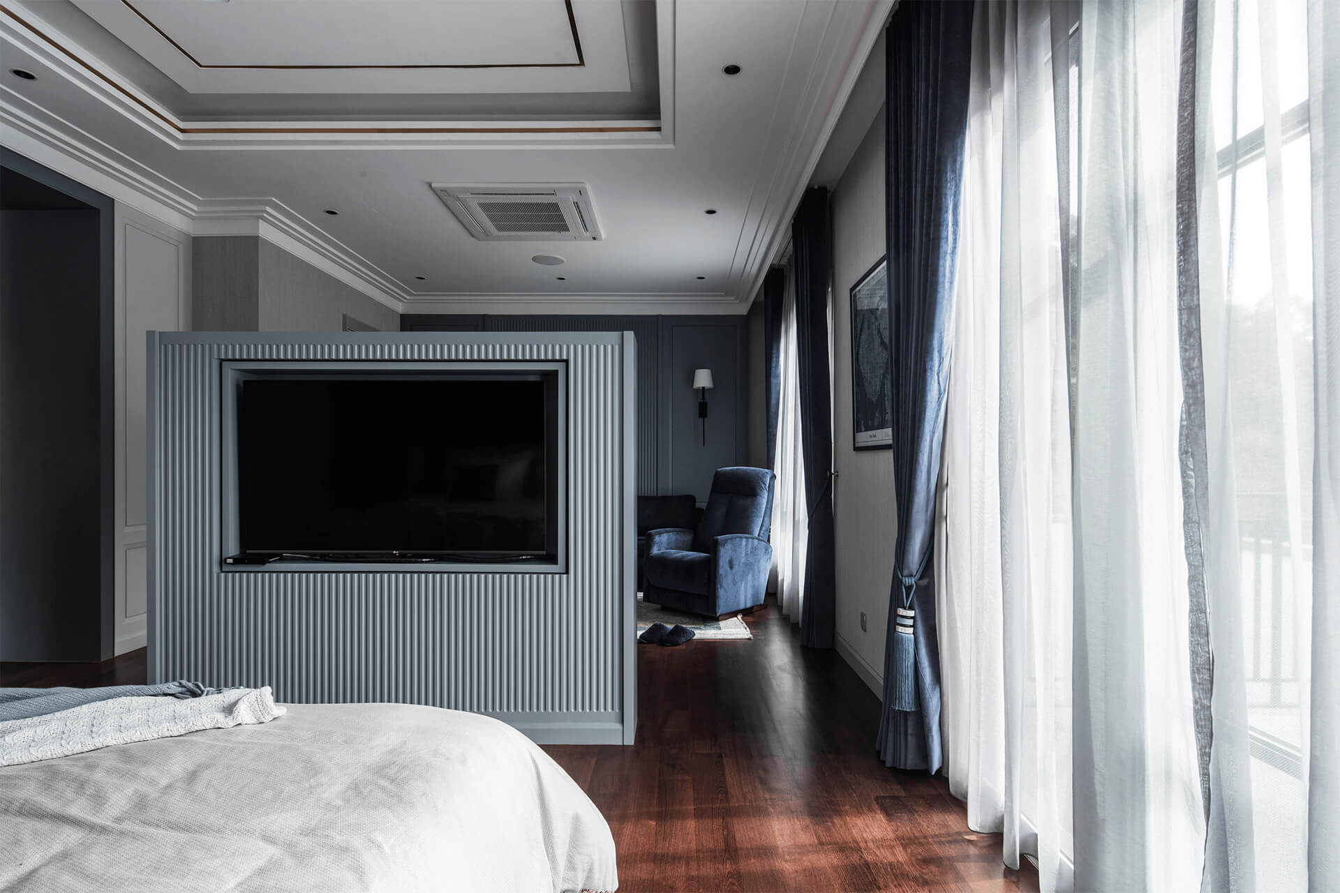 The White Mansion 30