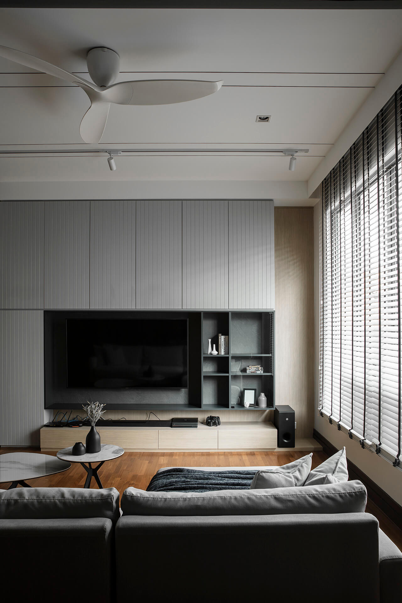 The Modern Grandeur 23